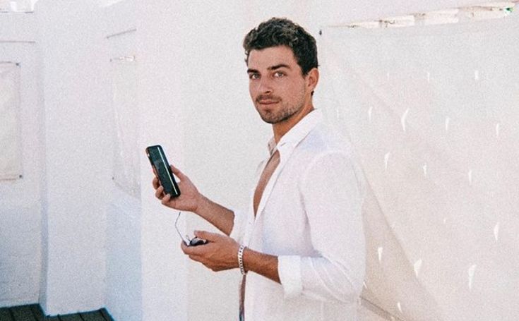 Cameron Smoller - Hailee Steinfeld's Former Girlfriend